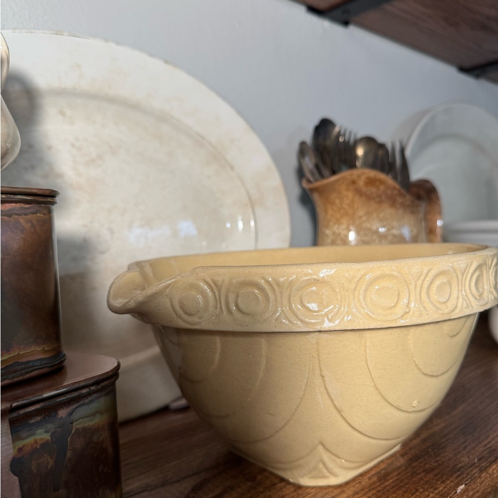 Stoneware Batter Bowl with Pouring Spout - Picture 9 of 16